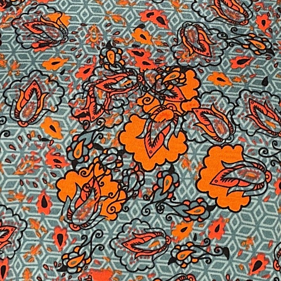 Clearance LuLaRoe Randy t-shirt Med - Picture 2 of 5